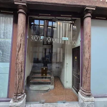 La Perle Du Vieux Marche, Rouen's Historic Center